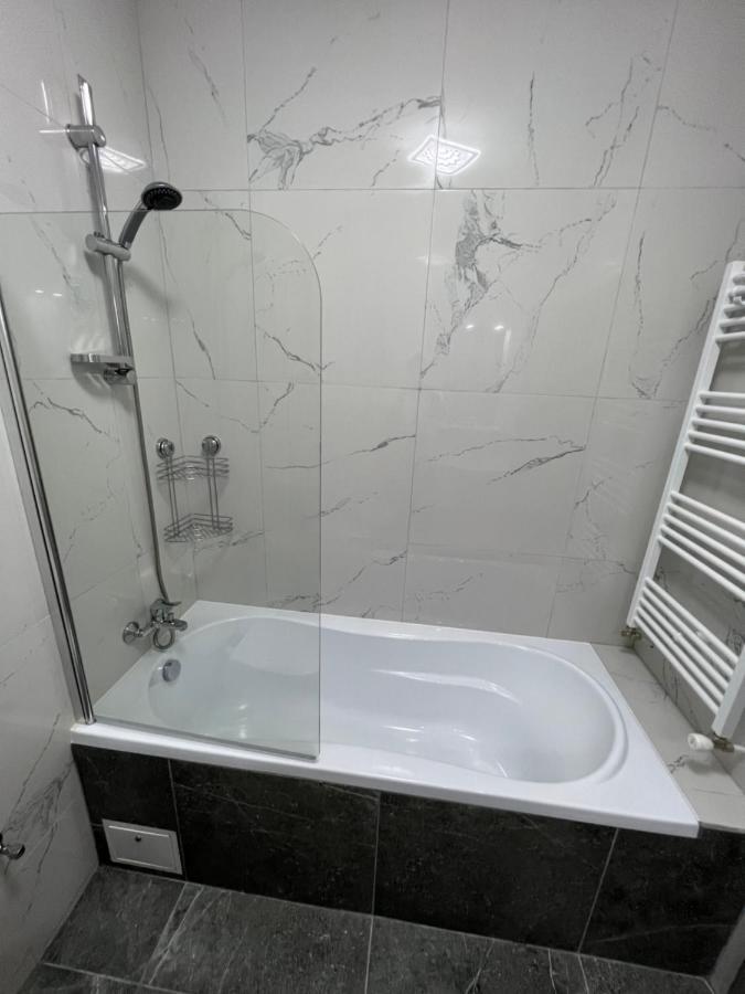 Sunny Accommodation Suceava Bagian luar foto