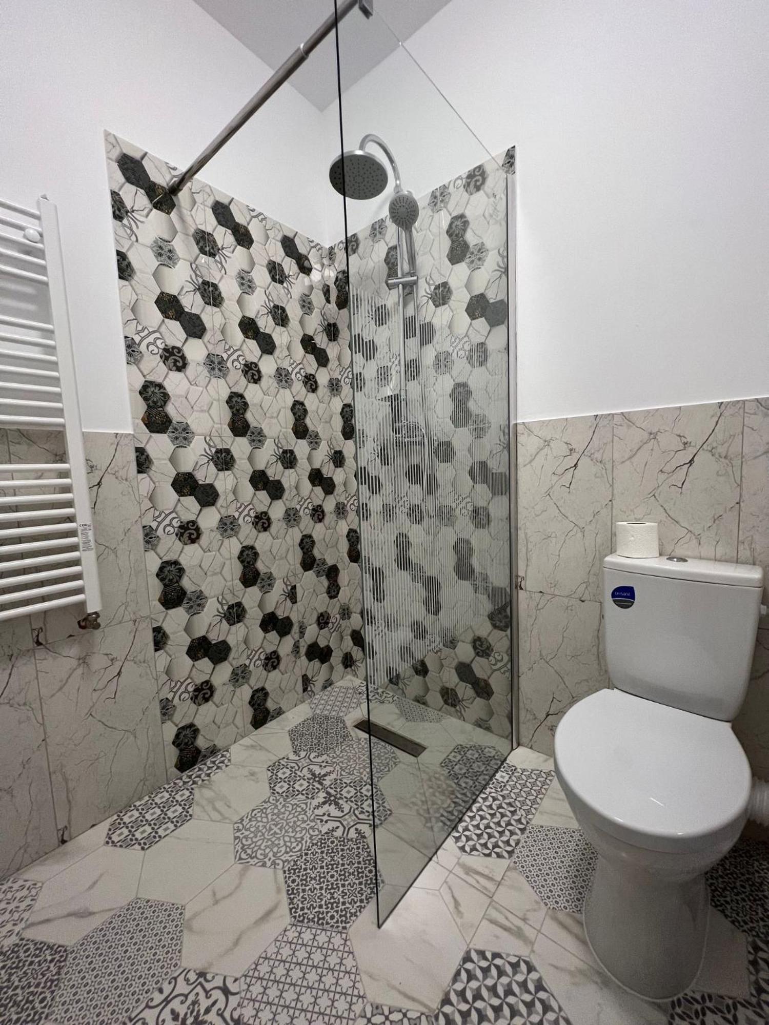 Sunny Accommodation Suceava Bagian luar foto